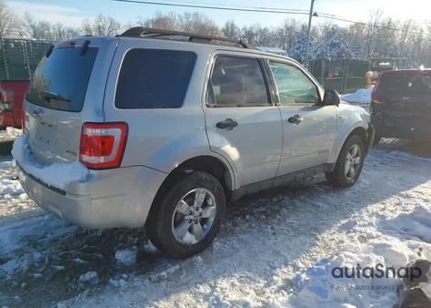 2008 Ford Escape Xlt z USA, uszkodzony, nr VIN 1FMCU93128KD07546